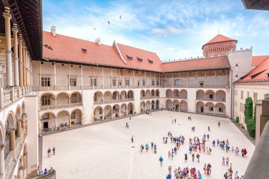 Skip-the-Line Wawel Castle Chambers Private Tour - Who should choose each tour length?