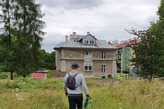TOUR AL CAMPO DE CONCENTRACIÓN DE PLASZOW. El campo de la Lista de Schindlert. - Jewish cemetery ruins and the camp’s earlier victims