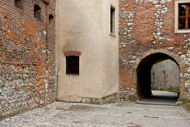 Wawel Castle and Cathedral Guided Walking Tour in Kraków - Wawel Cathedral, the bell tower, and the crypts