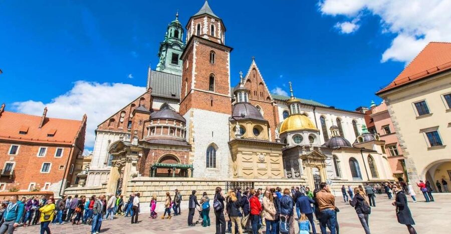 Wawel Castle, Cathedral, Old Town and St. Mary's Basilica - Which guide language and pace suit you?