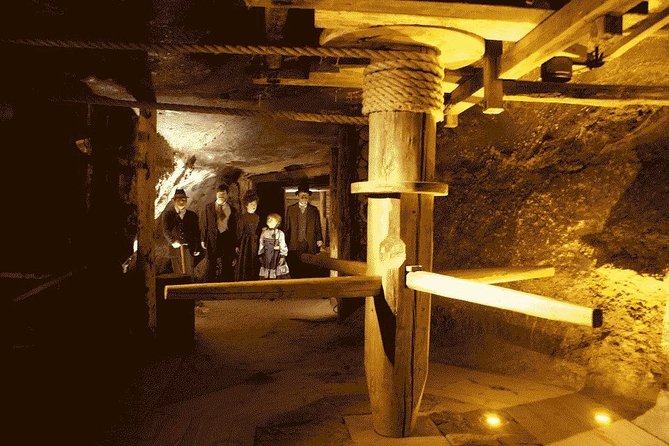 Wieliczka Salt Mine tour - How the tour handles busy conditions