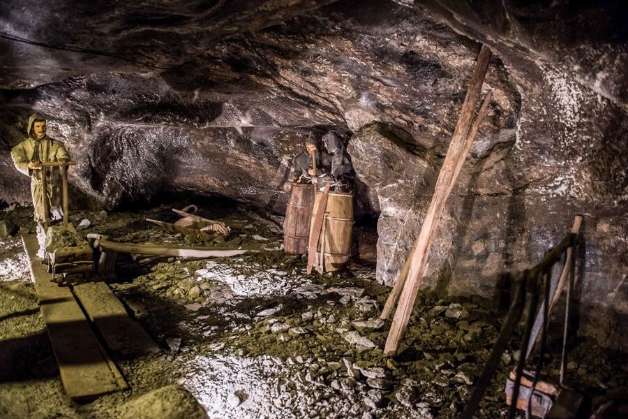 Wieliczka Salt Mine Tour Including Hotel Pick-Up - The first descent: 378 stairs into the mine