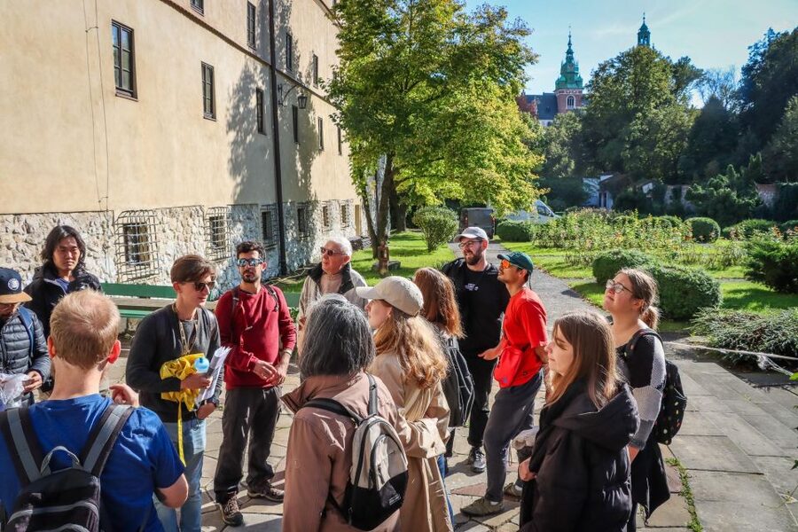 World War II in Krakow Walking Tour in English - Starting beside Wawel Hill