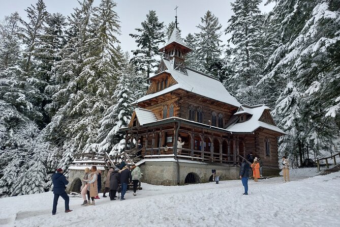 Zakopane Guied Tour: Cable Car, Local Spirits & Thermal Baths - Krupówki Street and your lunch break