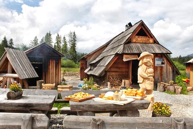 ZAKOPANE & TATRA Mountains Tour from Krakow - Chochołów and the art of keeping wood fresh